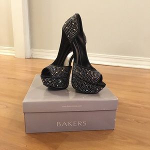 NWT Bakers Black Studded Platform Pumps • Sz. 7.5
